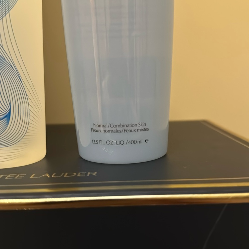 Estée Lauder - Picture 5 of 9